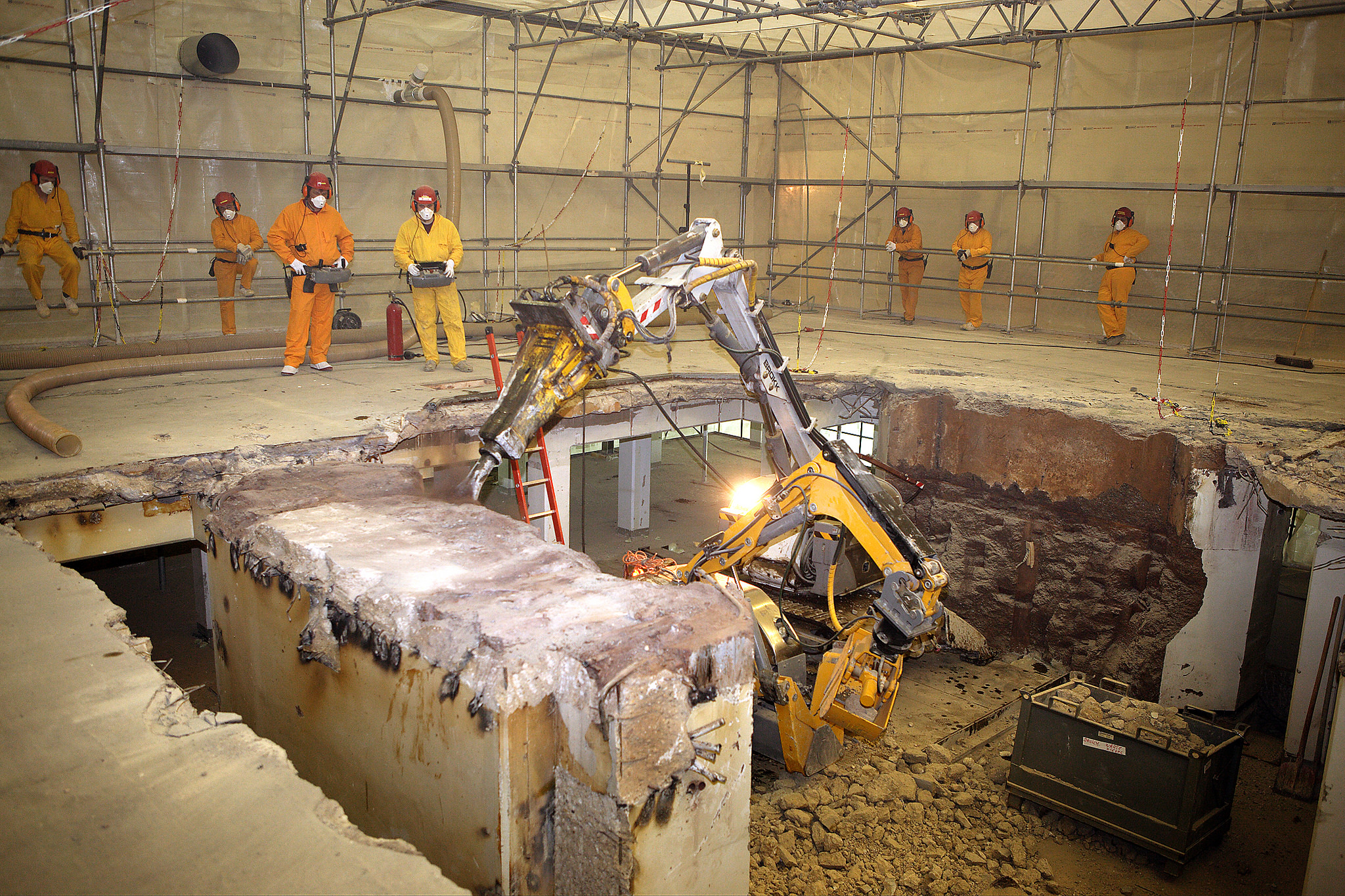 Decommissioning a research reactor
