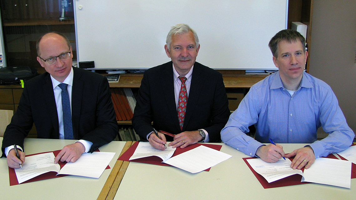 pa-signing120417-1140x640.jpg