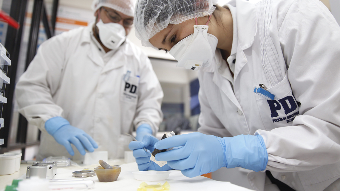 scientists-chile_1140x640.jpg
