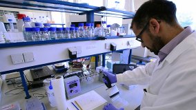 【專題報道】抗擊新冠病毒的硬“核”技術：聯合國唯一生物技術實驗室努力破謎團