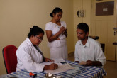 For the doctor, each morning starts in the thyroid clinic. Here patients, who are suffering from a range of thyroid-related diseases, receive medical assistance. 