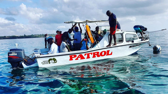 Participants of an IAEA regional training course on ocean acidification visiting a coral reef marine protected area in Kenya. (Photo: S.Dupont/IAEA)