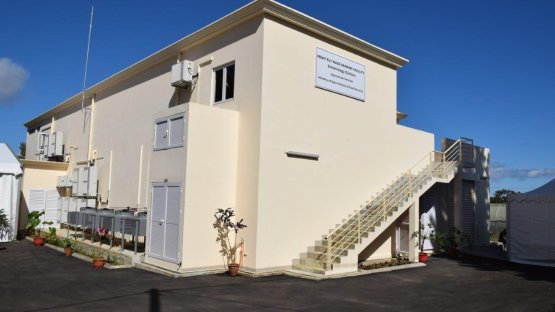 Inaugurada en Mauricio una nueva instalación en que se utilizará una tecnología nuclear contra las plagas agrícolas (en inglés)