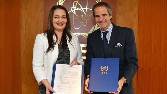 L’AIEA s’allie à l’ONUSIDA pour lutter contre le cancer du col de l’utérus, fatal à un grand nombre de femmes dans les pays en développement (en anglais)
