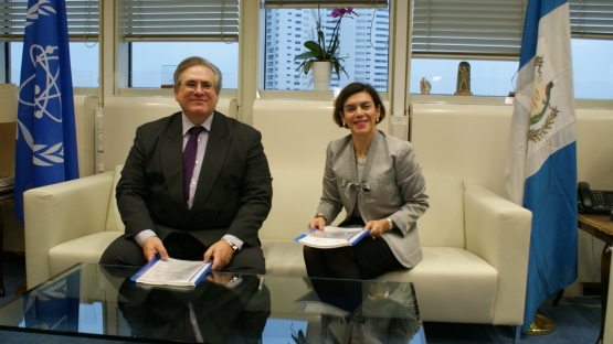 Director General Adjunto Interino del Depto de Cooperacion Tecnica y Su Excelencia Embajadora Carla Maria Rodriguez Mancia